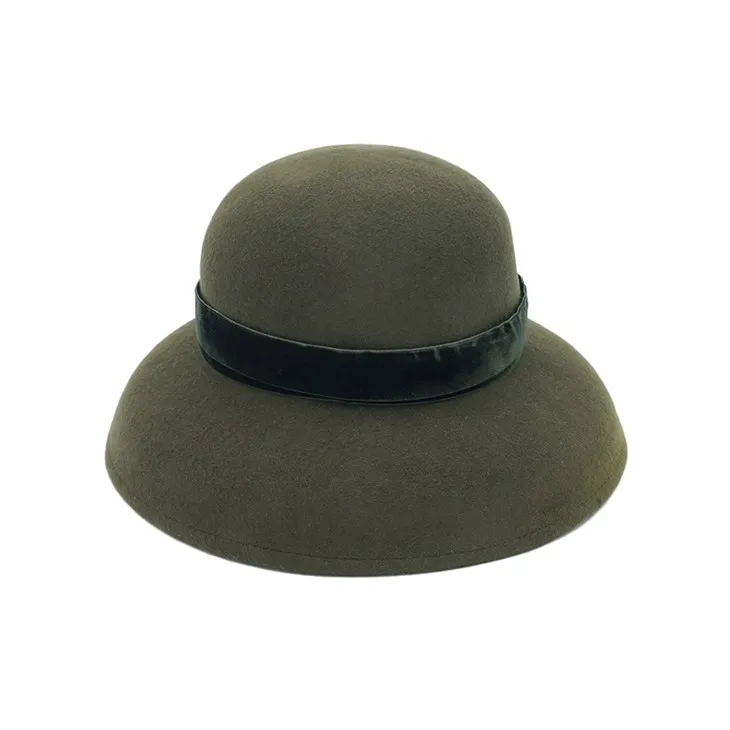 Siyahımsı Yeşil Yün Şapkalar