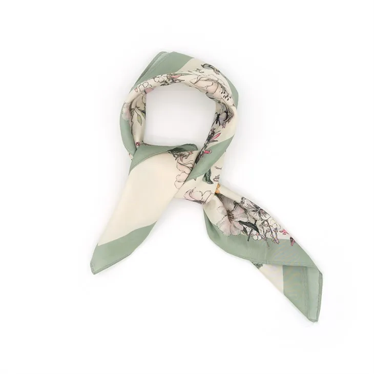 Kadınlar İçin Blossom Eşarplar