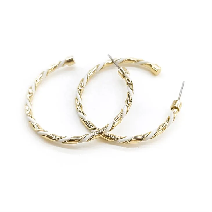 Altın Dokulu Charm Küpe